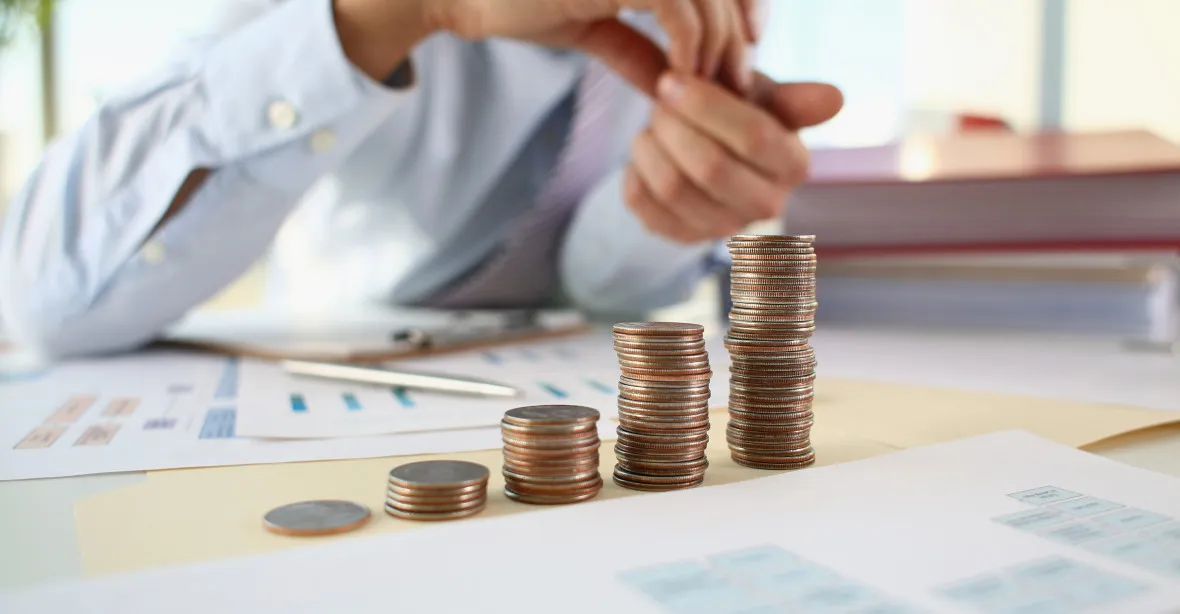 Zájem o investice mezi Čechy roste. Kolik si spoří živnostníci na důchod?